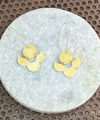 Flower drop earrings in brass