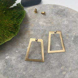 Trapezoid studs